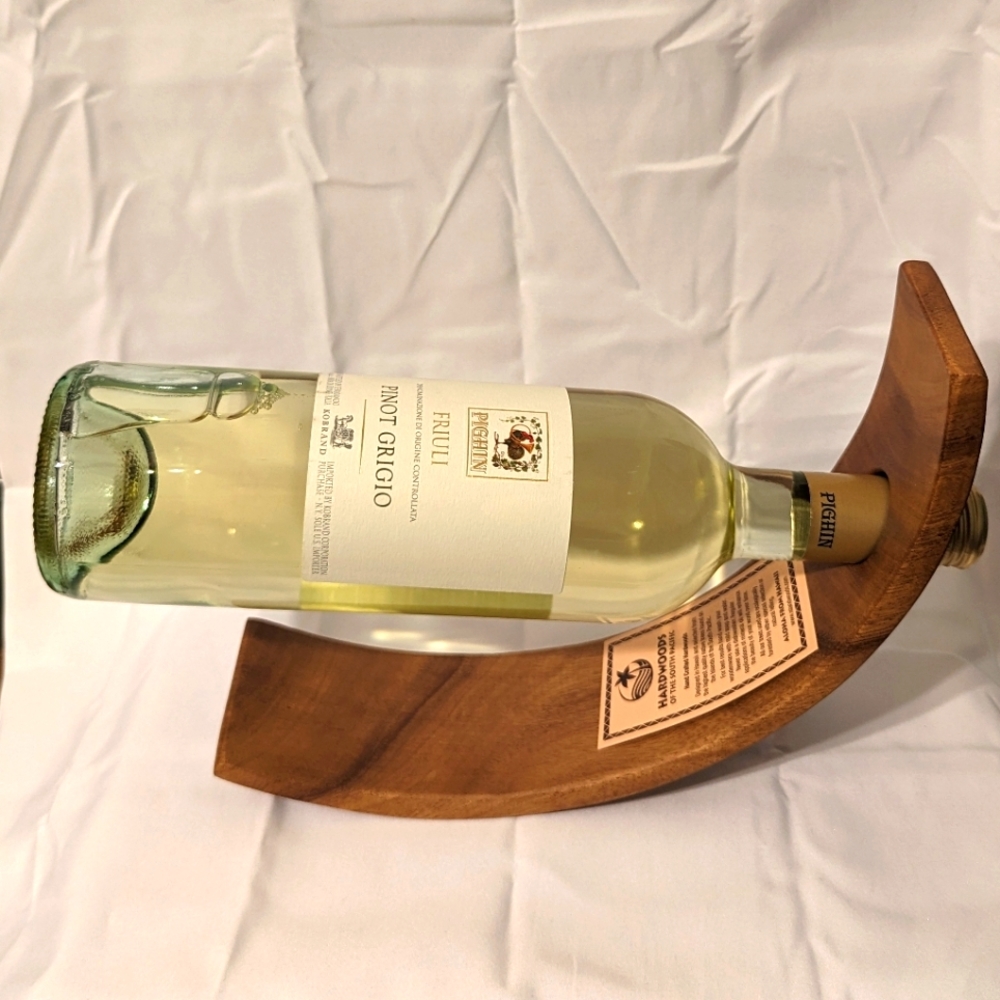 Wine bottle stand